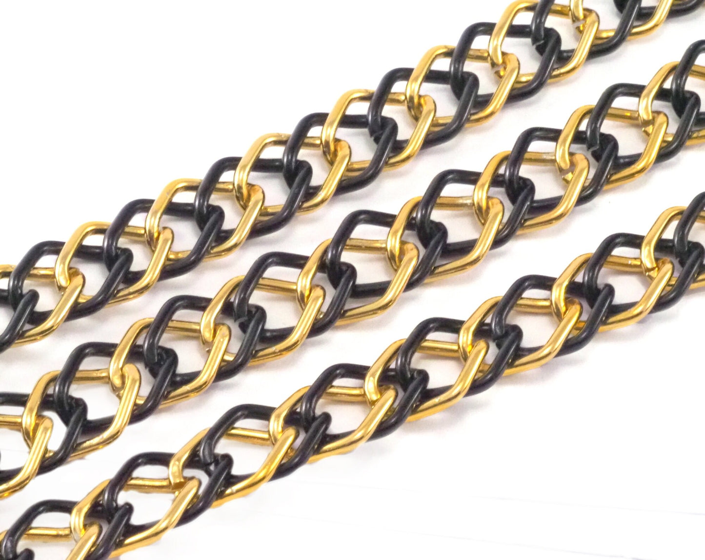 1 mt 3,3 feet Aluminum Black and Gold chain 15mm Gold anodized LAV2-6