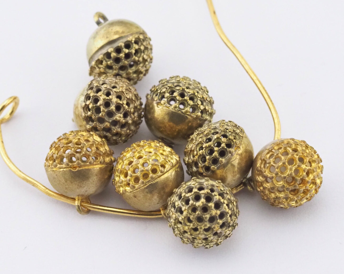 2 pcs raw brass 8,8mm 0,35" ball pendant finding O31