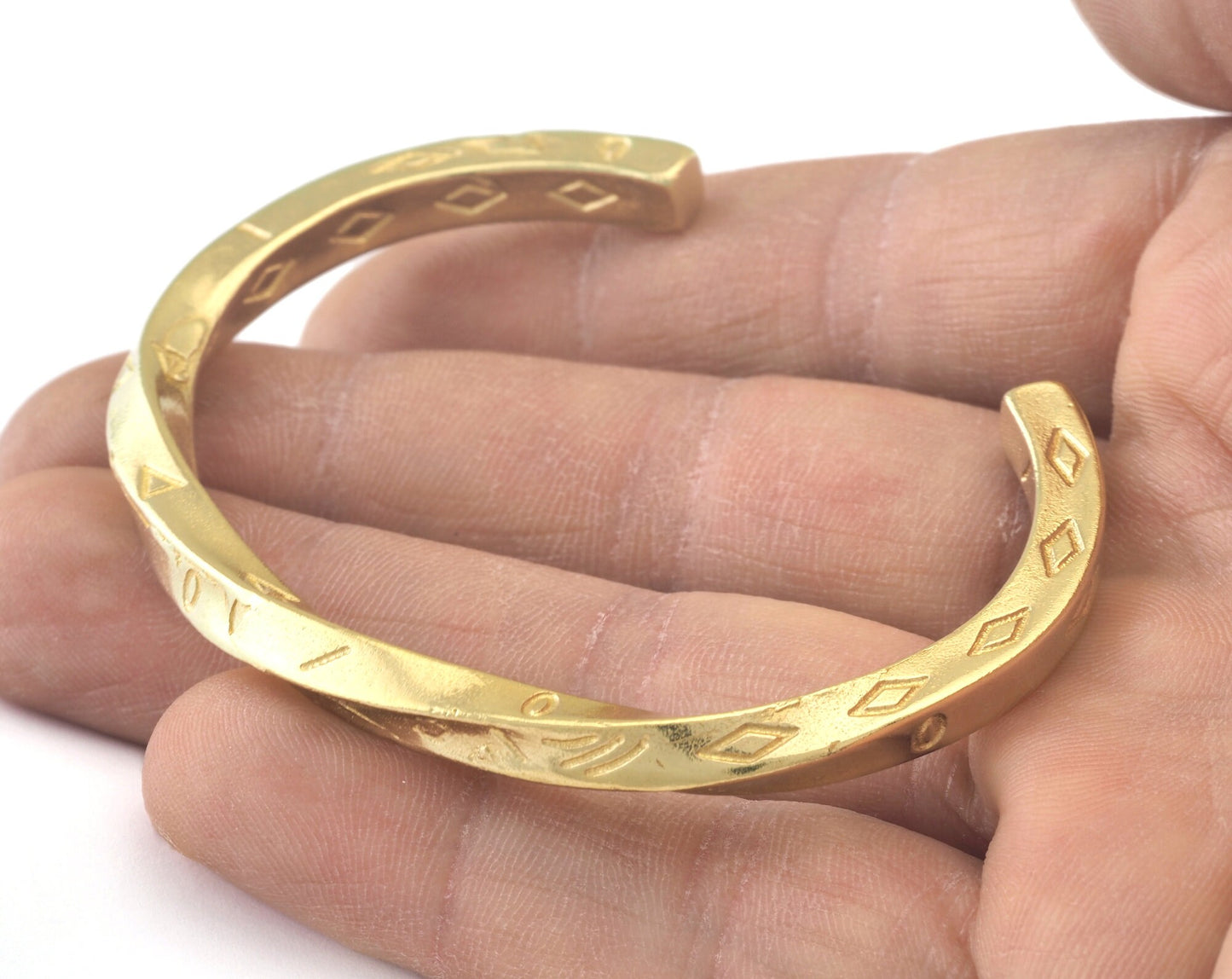 Cuff Bracelet Swirl Adjustable Raw Brass (62mm inner size - Adjustable ) OZ3167