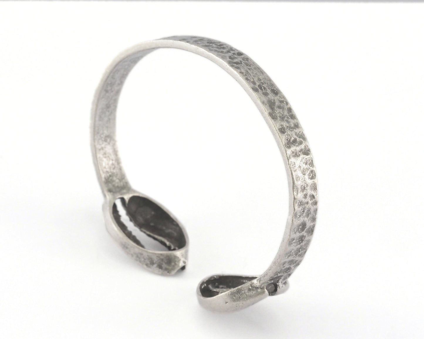 Hammered Cowrie Bracelet Adjustable 65mm Antique Silver Plated brass findings charms 2288