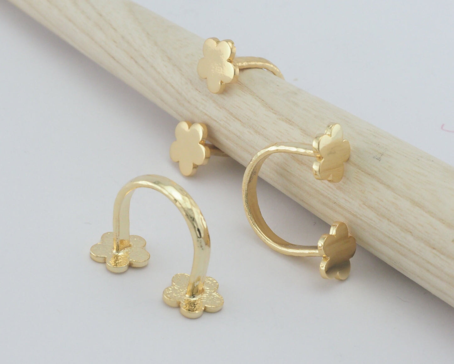 Flower Adjustable Ring Hammered Shiny Gold Plated Brass Ring (6US and 8US size ) Oz4179