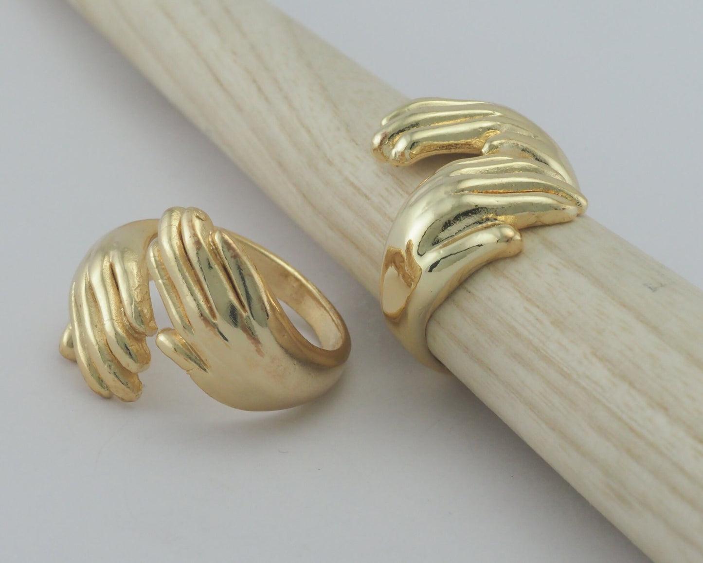 Hands Statement Adjustable Ring Shiny Gold Plated brass (18mm 8US - 9US inner size) Oz4007