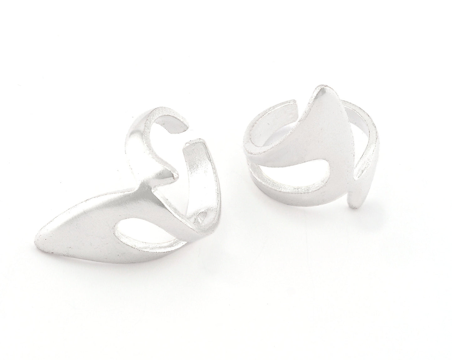 Adjustable Shark tail ring Shiny Silver plated brass (18mm 8US inner size) Oz2991