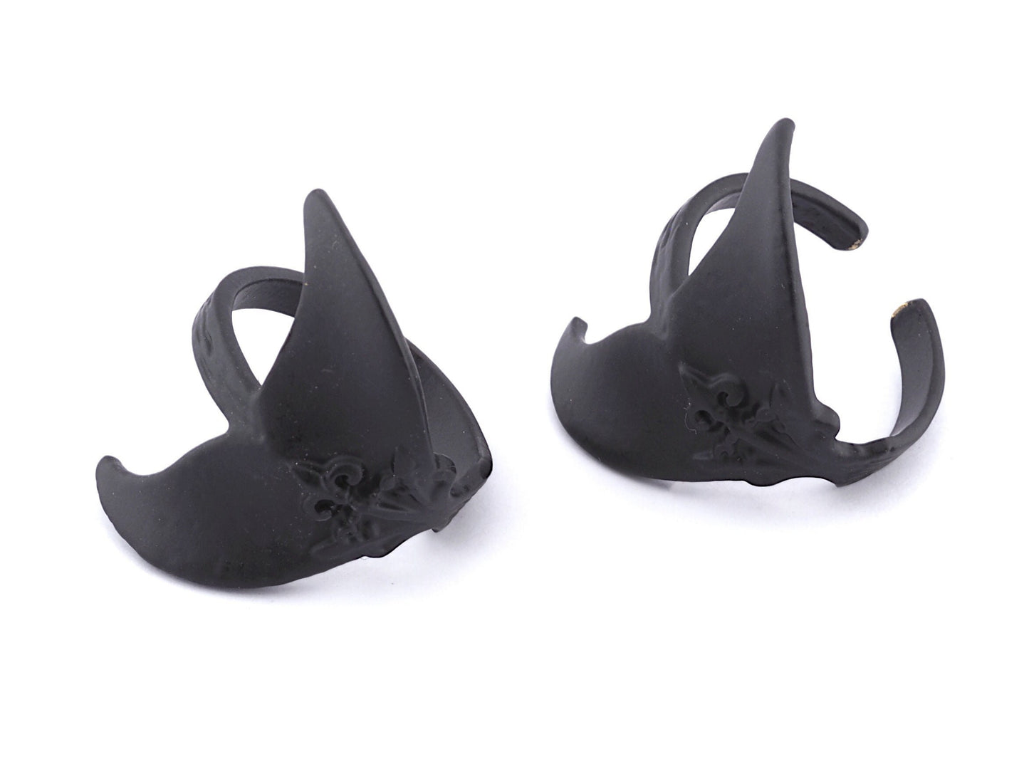 Whale Tail Ring Adjustable Black Painted Brass OZ4018