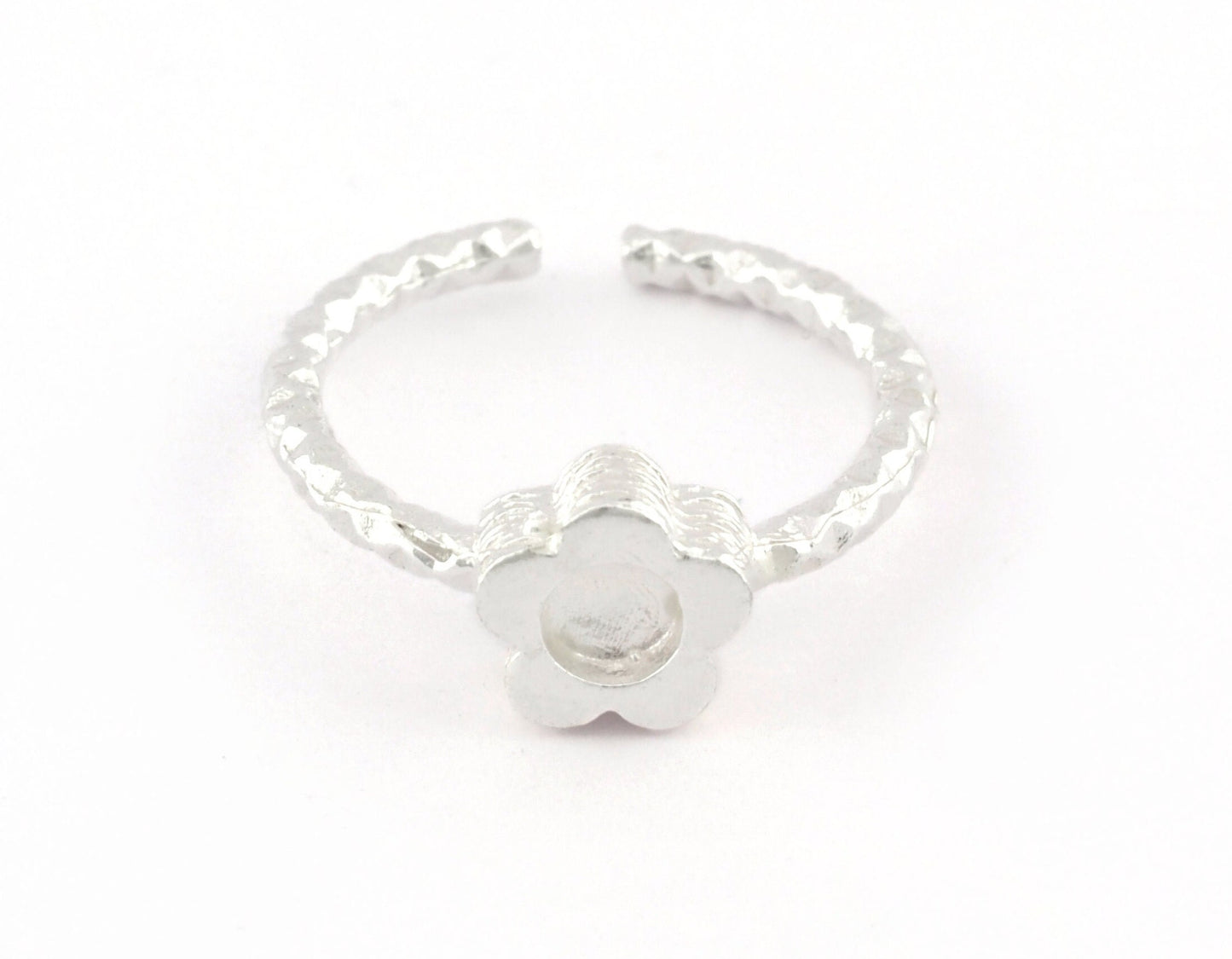 Daisy Flower Ring , Adjustable , Round Blank Bezel Setting - Shiny Silver Plated Brass (4mm Blank ) 5126