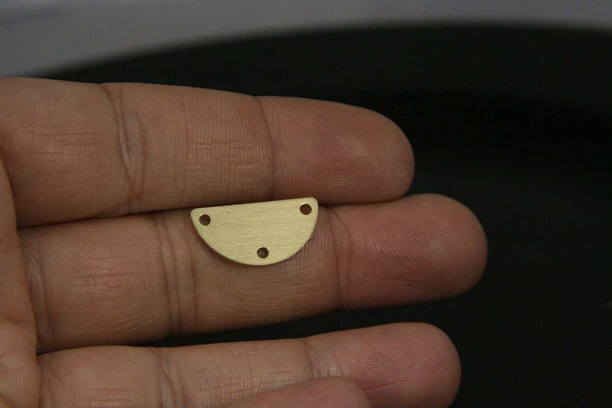 60 pcs 20x10x0.8mm raw brass semi circle blanks half moon shape pendant (1.5mm 0,06" 15 gauge hole) SCS 1064R-51
