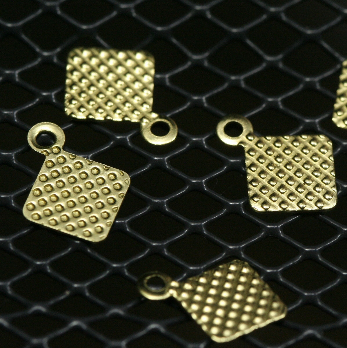 200 Pcs Raw Brass 7mm textured Square 1 hole pendant Charms ,Findings 779RTT-36 tmlp