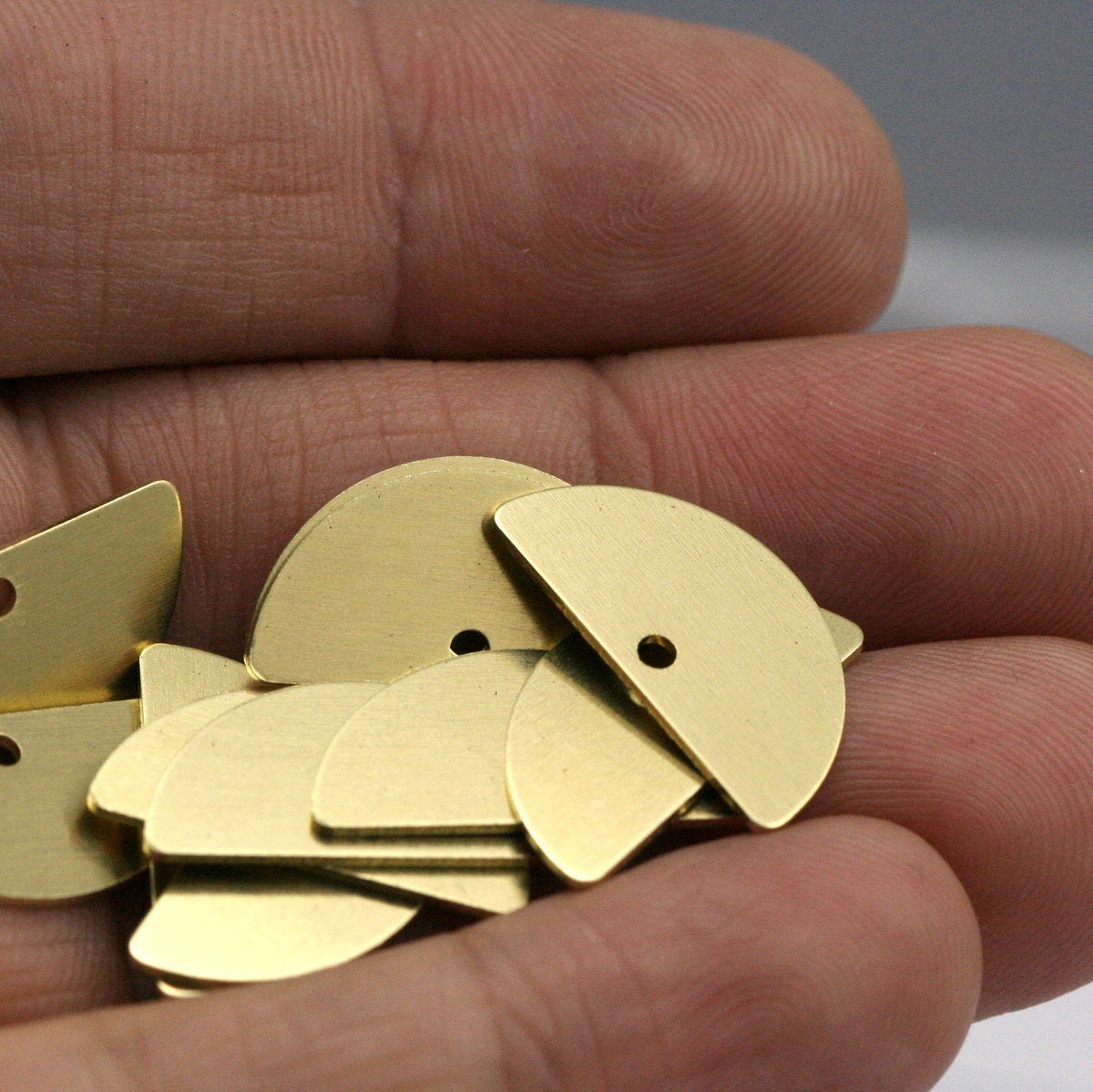 Semi circle blanks half moon shape 20x10x0.8mm raw brass pendant (1.5mm 0,06" 15 gauge hole) SCS 1427R-92