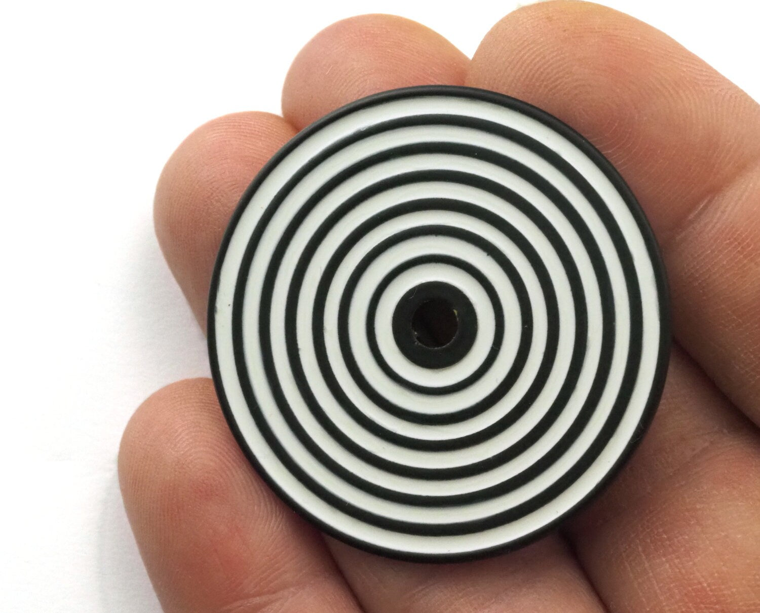 Circle round stripe carved 40mm (4mm middle hole) Black-white painted brass pendant earring necklace 2108