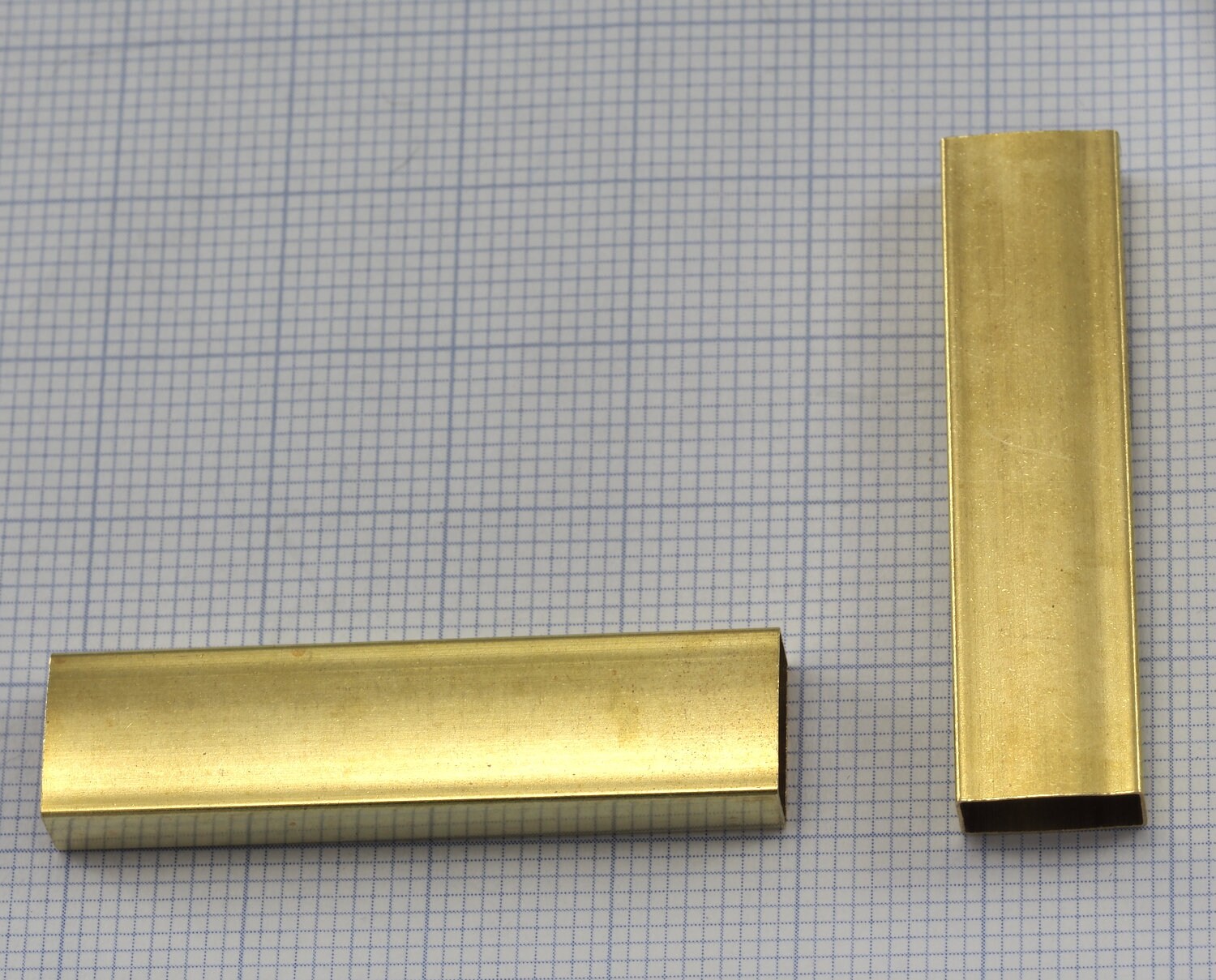 rectangular tube raw brass 40x5x10mm (hole 4.6x9.6mm) bab 2247