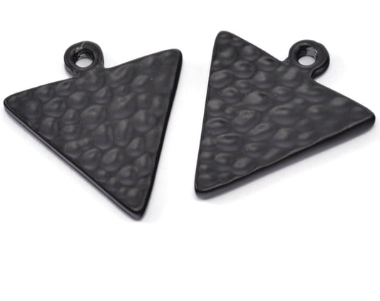 triangle textured with loop 24.5x22mm black painted alloy pendant charms 2269