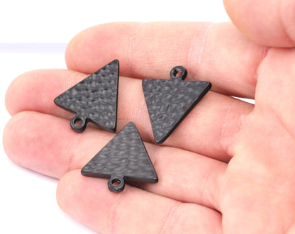 triangle textured with loop 24.5x22mm black painted alloy pendant charms 2269