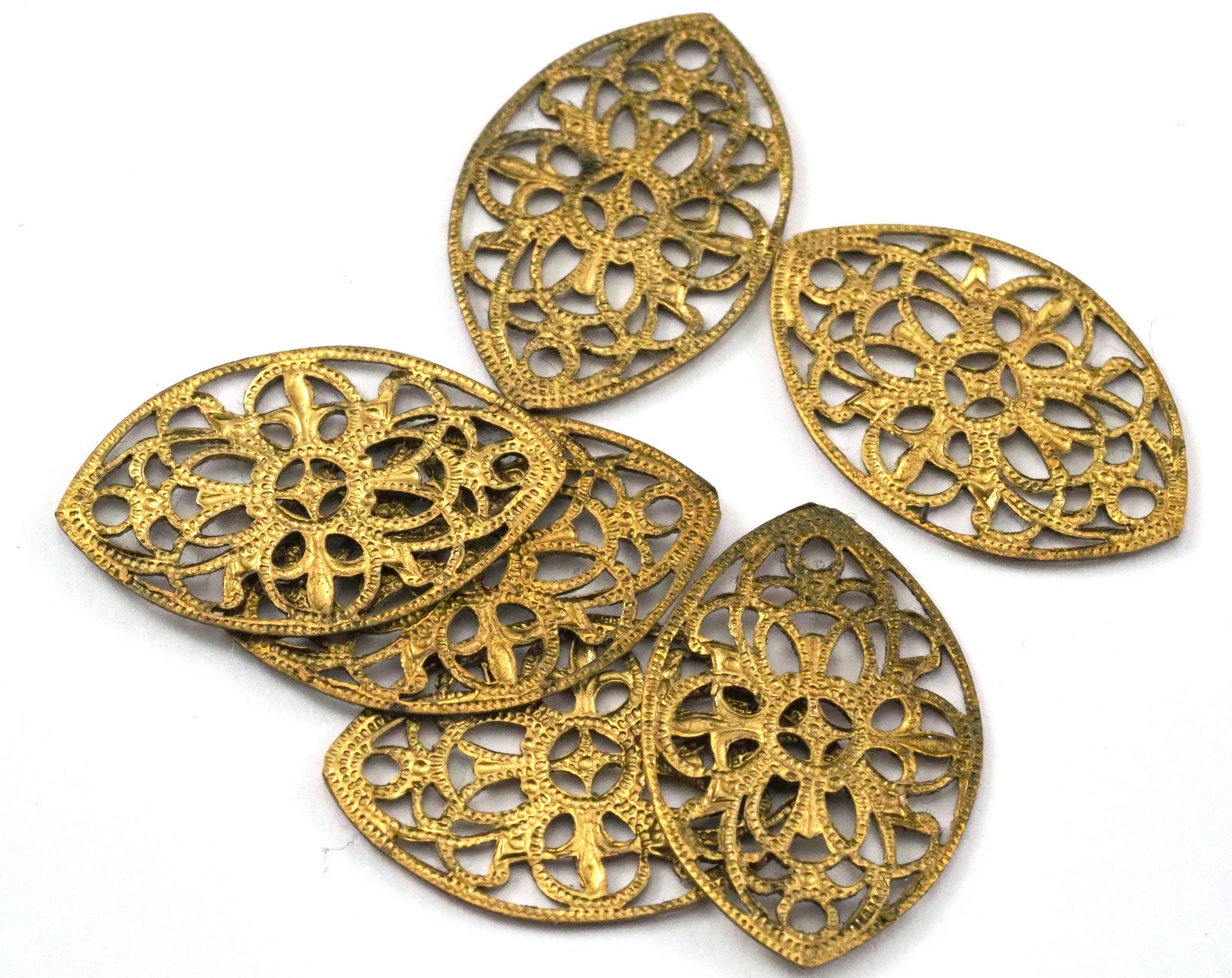 2 pcs Vintage Raw Brass Filigree pendant 27x18mm finding probably made in Germany O30