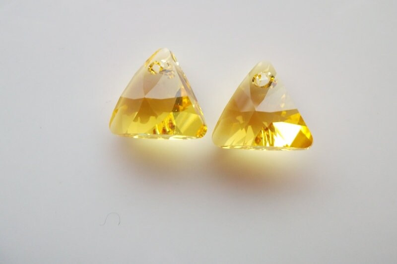 xilion triangle shaped fancy stone 6628 Swarovski® light topaz (226) 12mm unfoiled