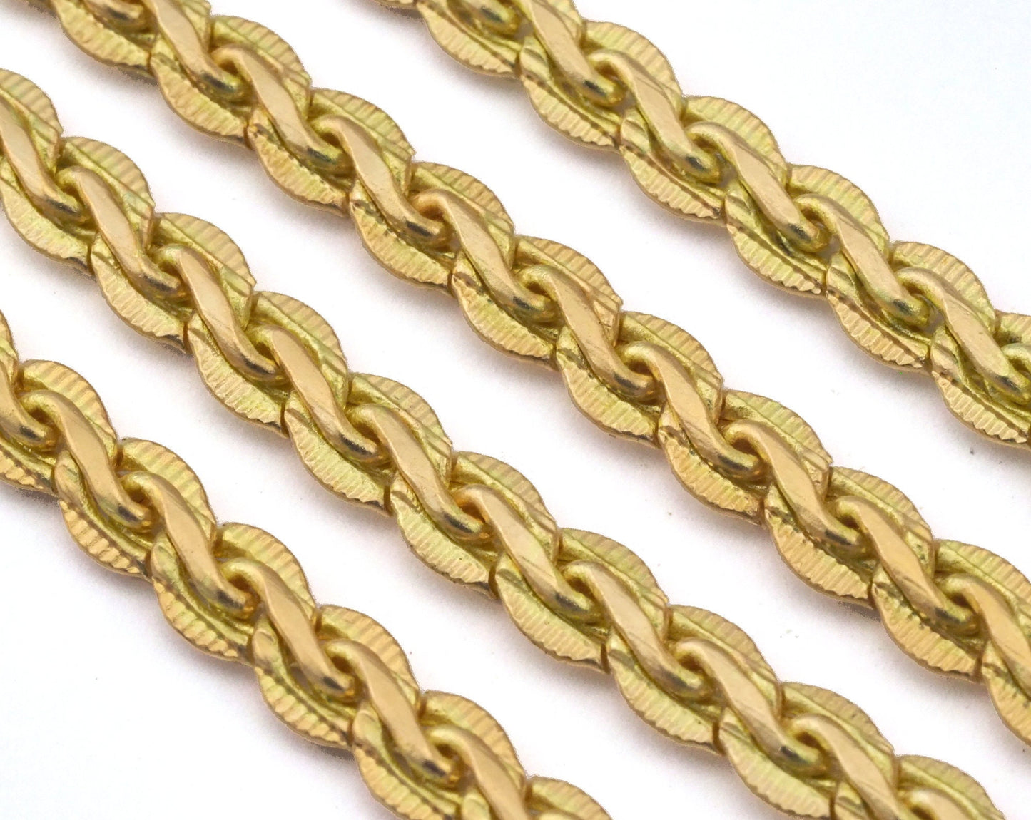 Swirl fantasy chain 6.1mm raw brass z005