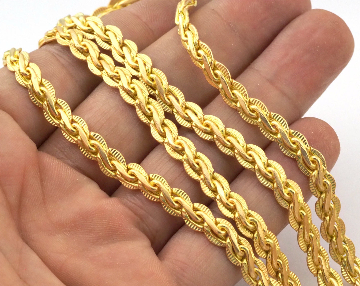 Swirl fantasy chain 6.1mm raw brass z005