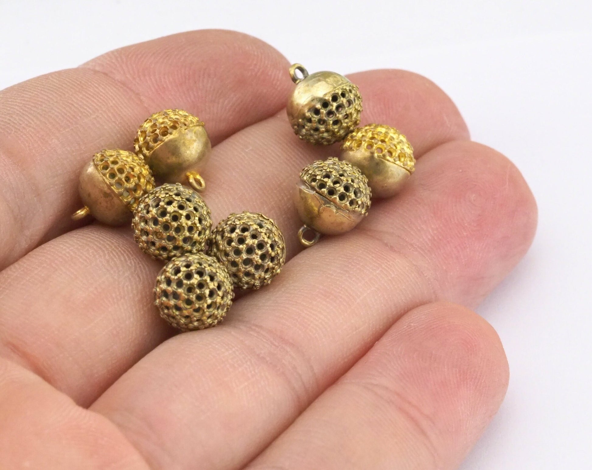 2 pcs raw brass 8,8mm 0,35" ball pendant finding O31