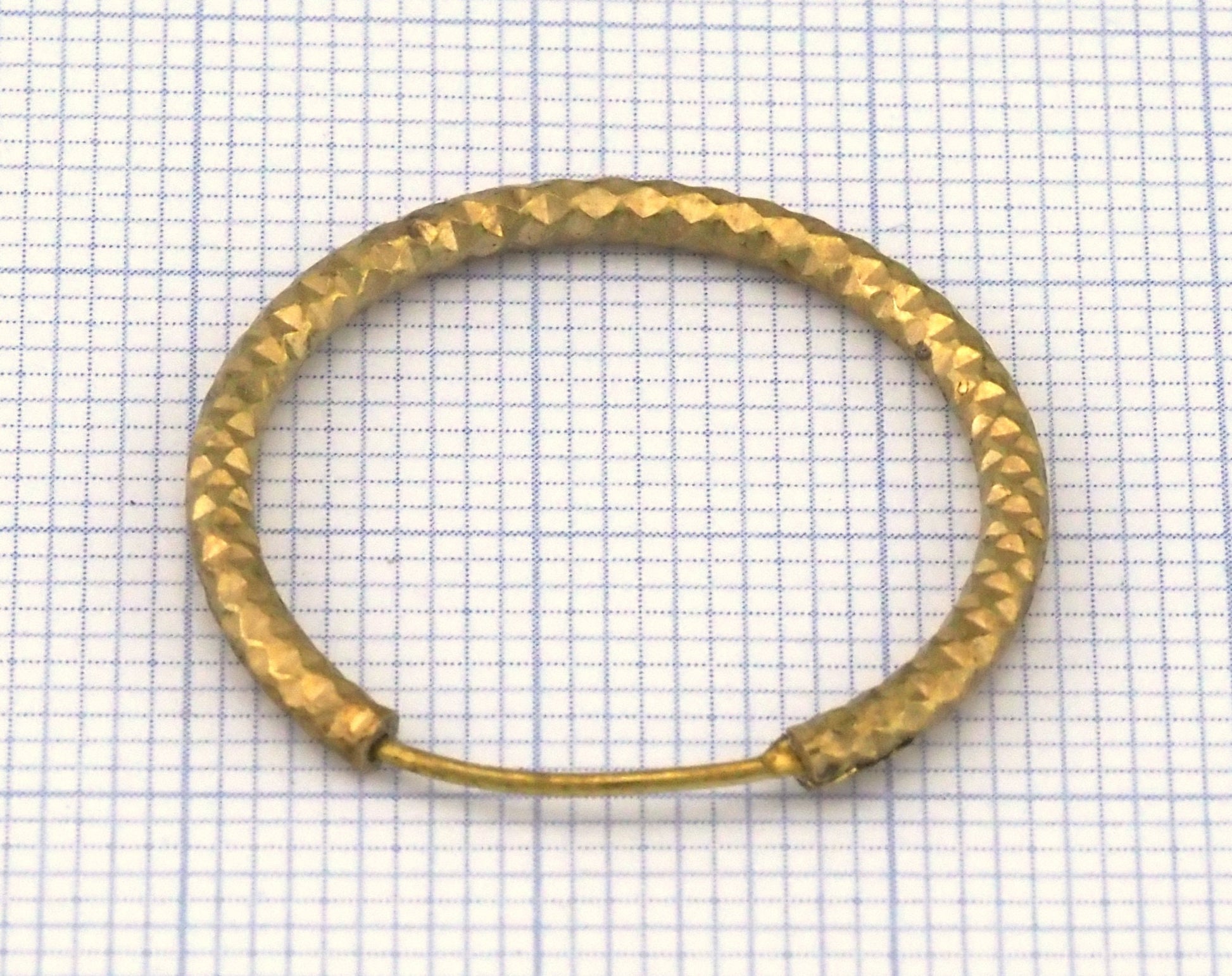 Textured Hoop Earring , Earring clasp Raw brass 25mm 2452