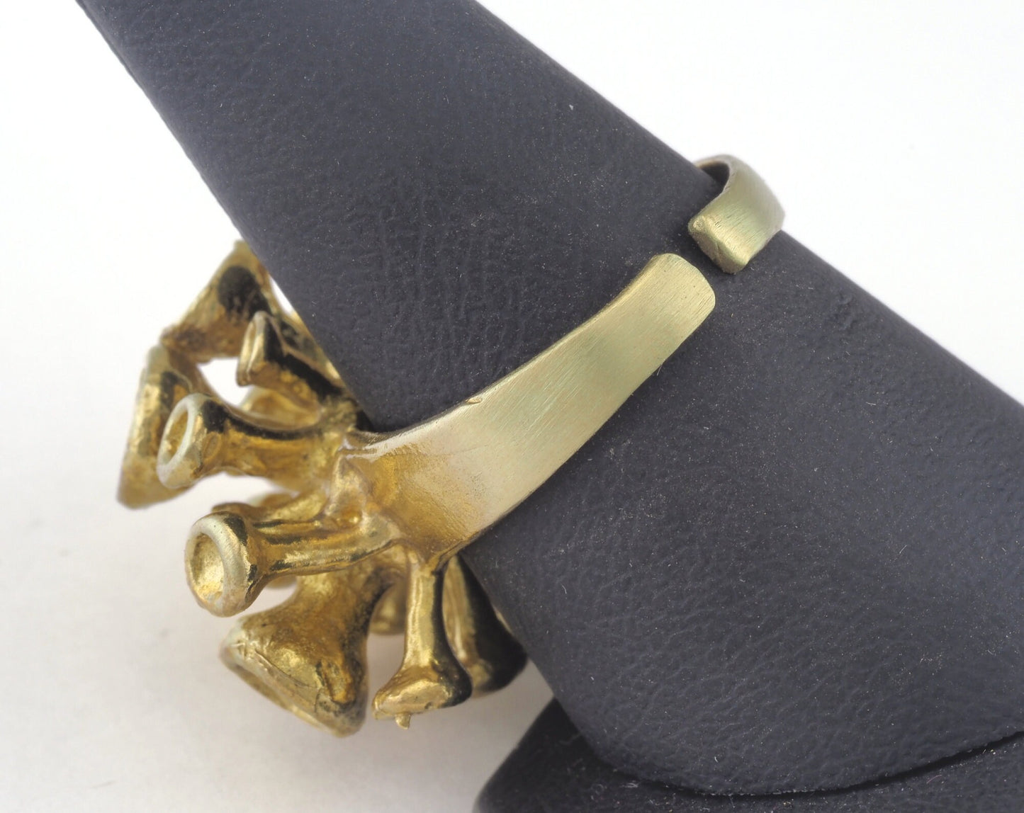 Ring Adjustable Ring Bezel - Cup Raw brass (18mm 8US inner size - Adjustable ) OZ2697