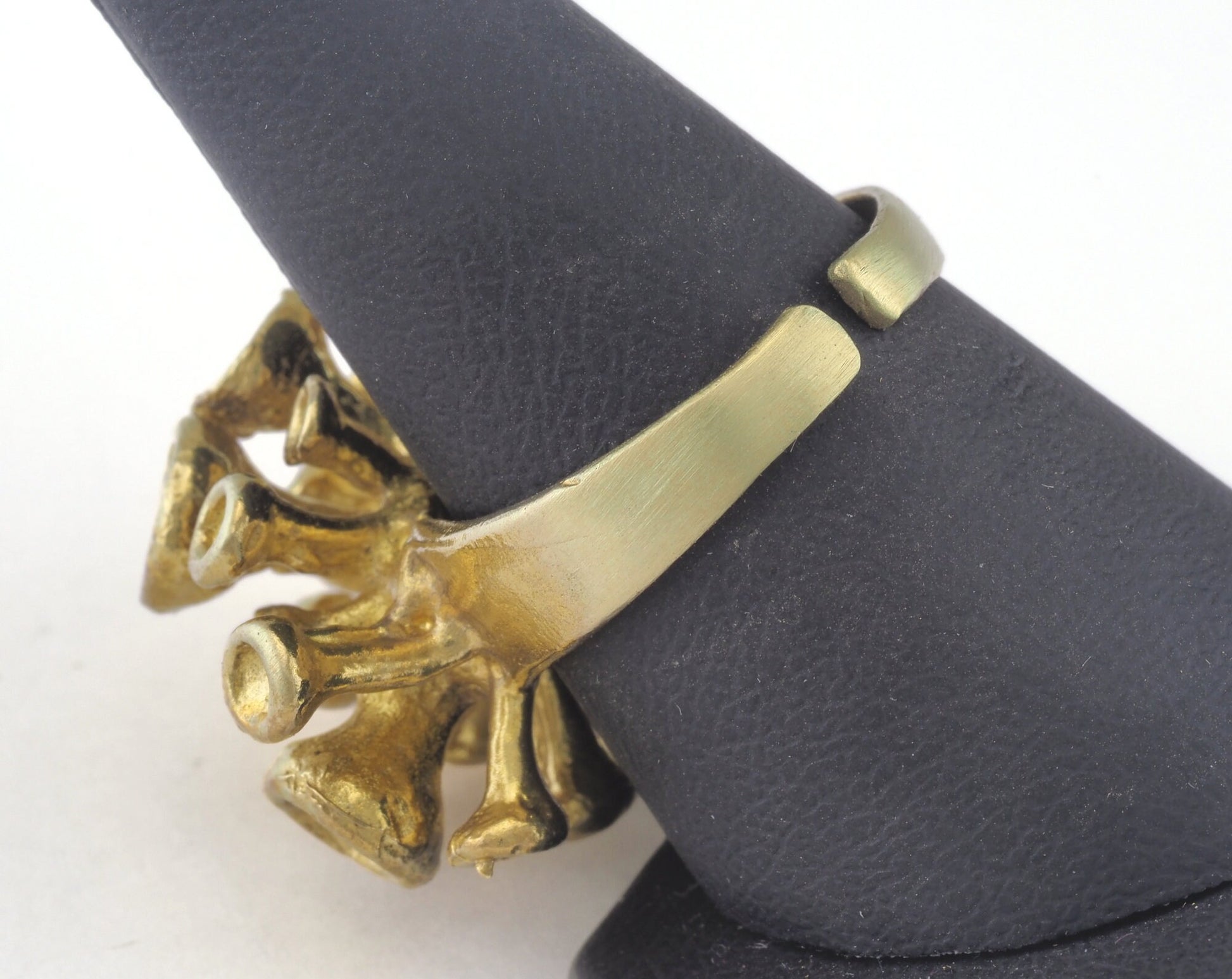 Ring Adjustable Ring Bezel - Cup Raw brass (18mm 8US inner size - Adjustable ) OZ2697