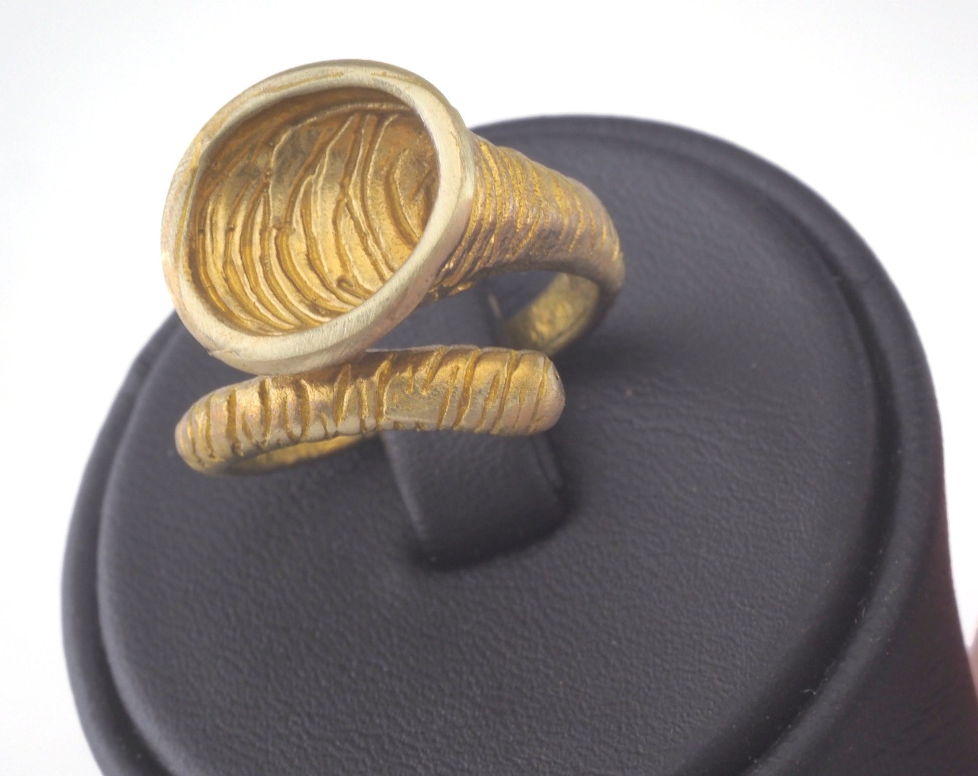 Ring Adjustable Flower Ring Raw brass (18mm 8US inner size - Adjustable ) OZ2831