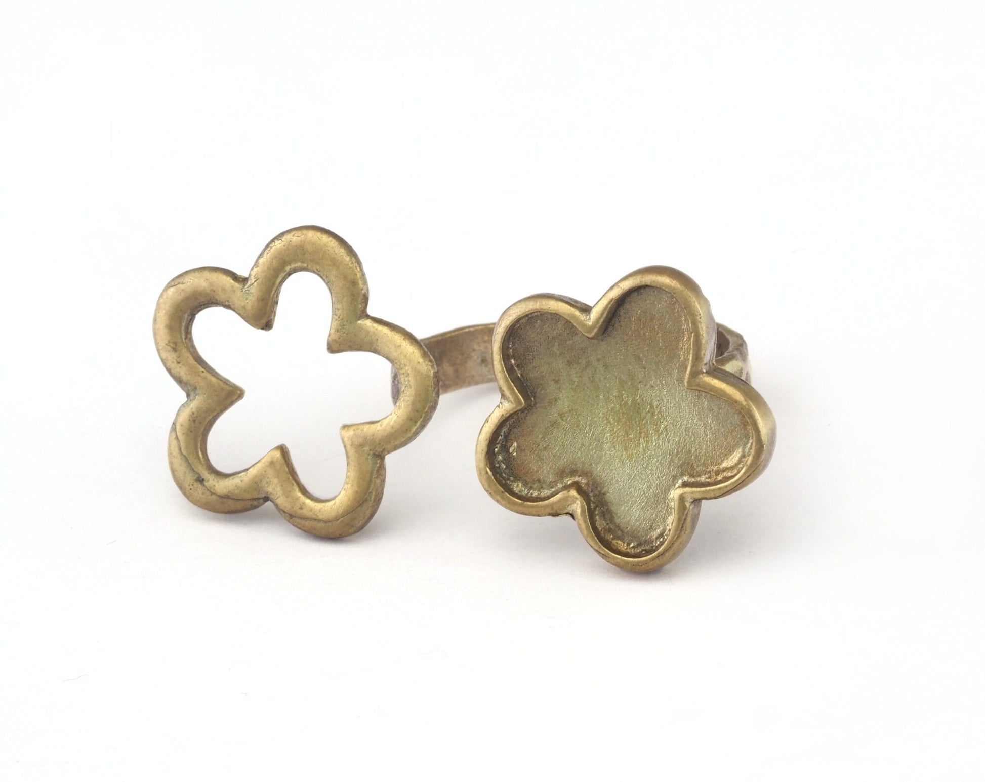 Ring Flowers Adjustable Ring Bezel 21x36mm Raw brass (19mm 9US inner size - Adjustable ) OZ2610