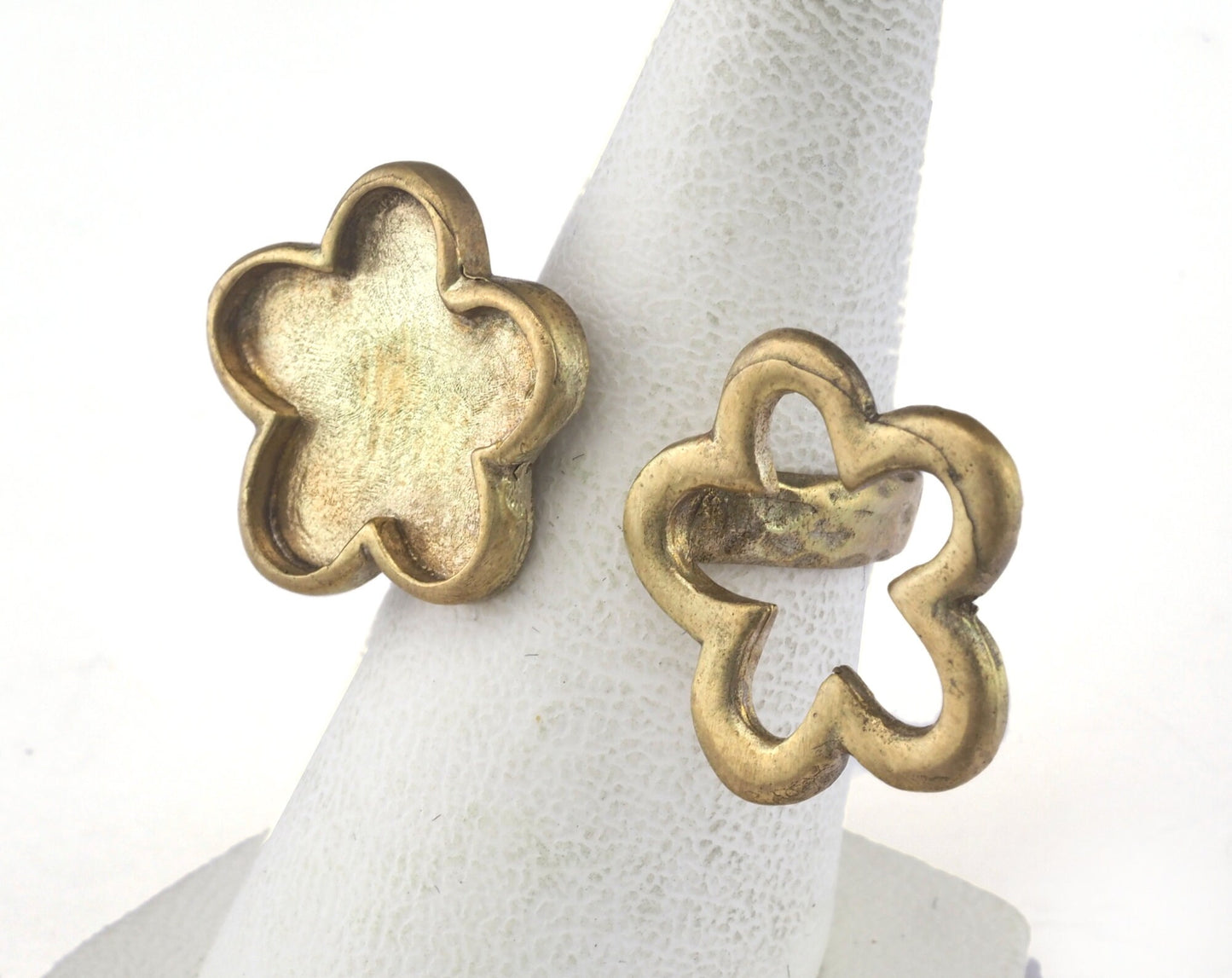 Ring Flowers Adjustable Ring Bezel 21x36mm Raw brass (19mm 9US inner size - Adjustable ) OZ2610