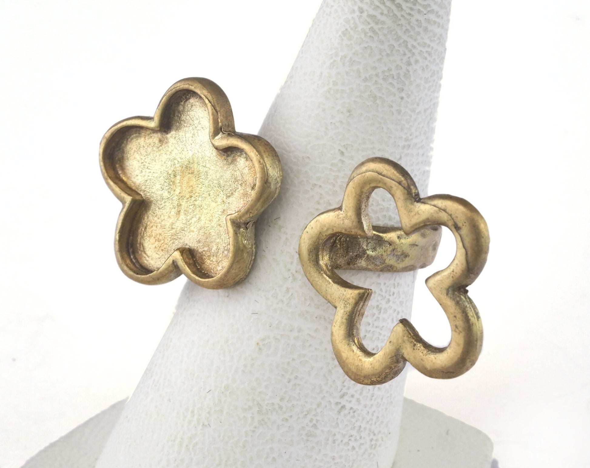 Ring Flowers Adjustable Ring Bezel 21x36mm Raw brass (19mm 9US inner size - Adjustable ) OZ2610