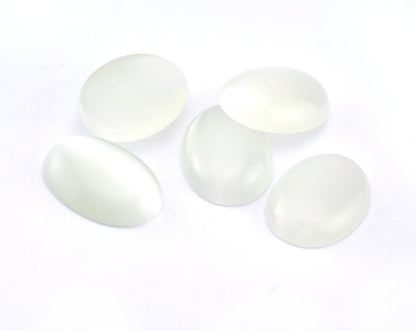 White Synthetic Cats Eye Glass 25x18mm Cabochon cab120-08