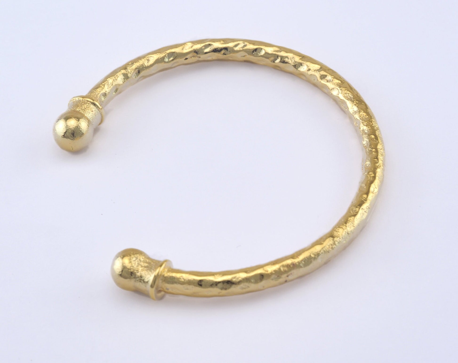 Hammered Bracelet Adjustable Shiny Gold Plated Brass (64mm inner size - Adjustable ) OZ3894