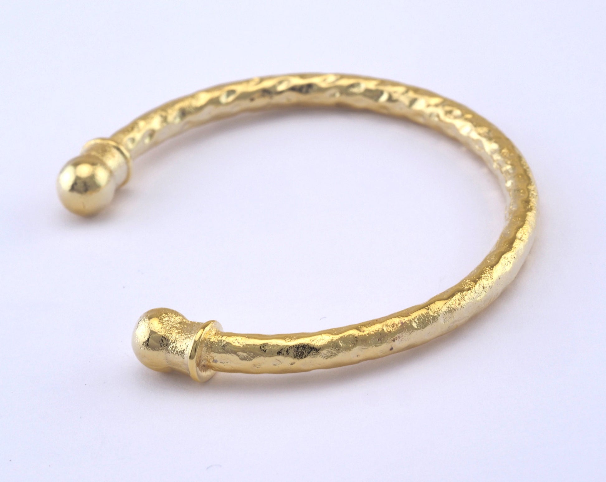 Hammered Bracelet Adjustable Shiny Gold Plated Brass (64mm inner size - Adjustable ) OZ3894