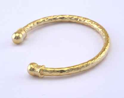 Hammered Bracelet Adjustable Shiny Gold Plated Brass (64mm inner size - Adjustable ) OZ3894