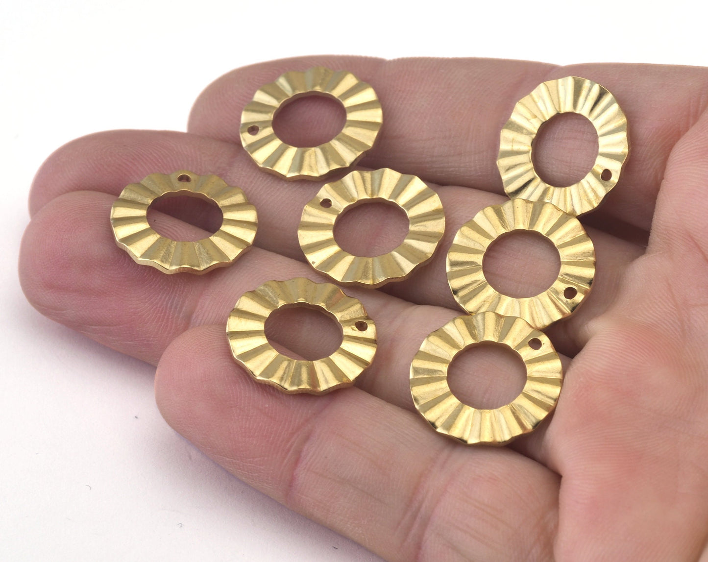Ruffle Wavy Round Charms raw brass 17.5mm charms , findings earring oz2900-150