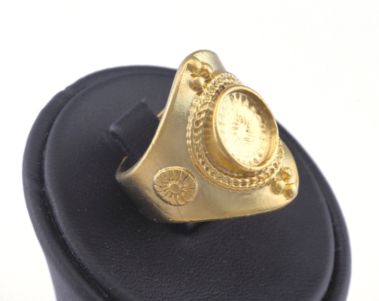 Ring Flowers Adjustable Ring Bezel - Matte Gold Plated brass (18mm 7.5US inner size - Adjustable ) OZ2981