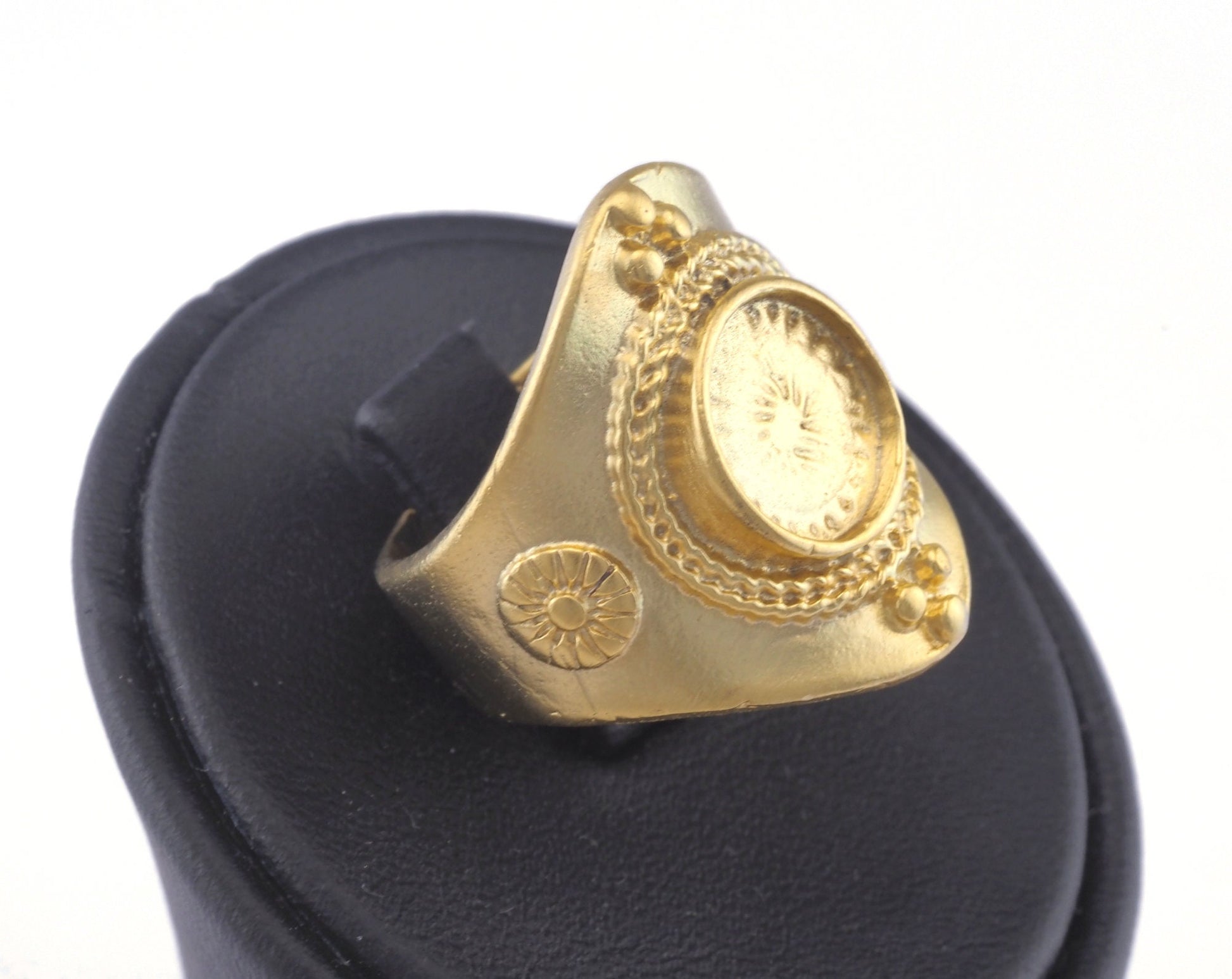 Ring Flowers Adjustable Ring Bezel - Matte Gold Plated brass (18mm 7.5US inner size - Adjustable ) OZ2981