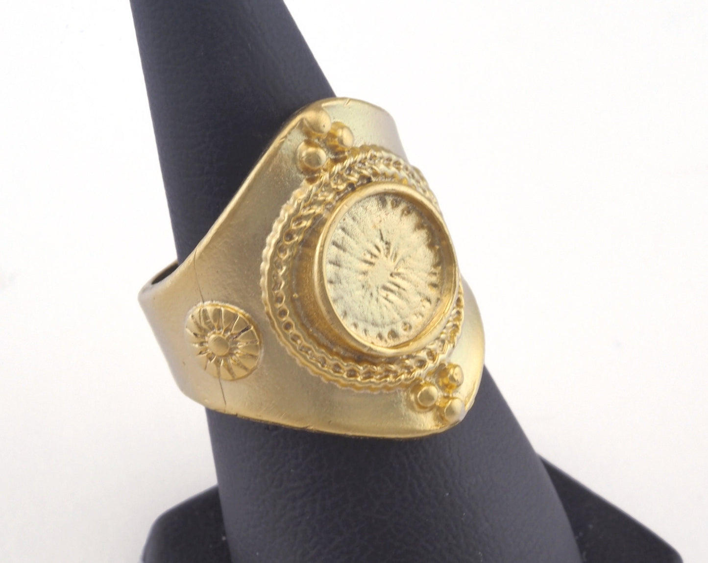 Ring Flowers Adjustable Ring Bezel - Matte Gold Plated brass (18mm 7.5US inner size - Adjustable ) OZ2981