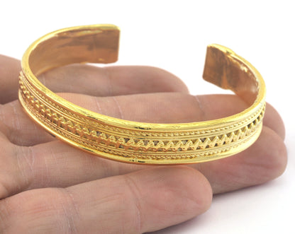 Textured Bracelet Shiny Gold Plated Brass Adjustable (60mm inner size - Adjustable ) OZ3181