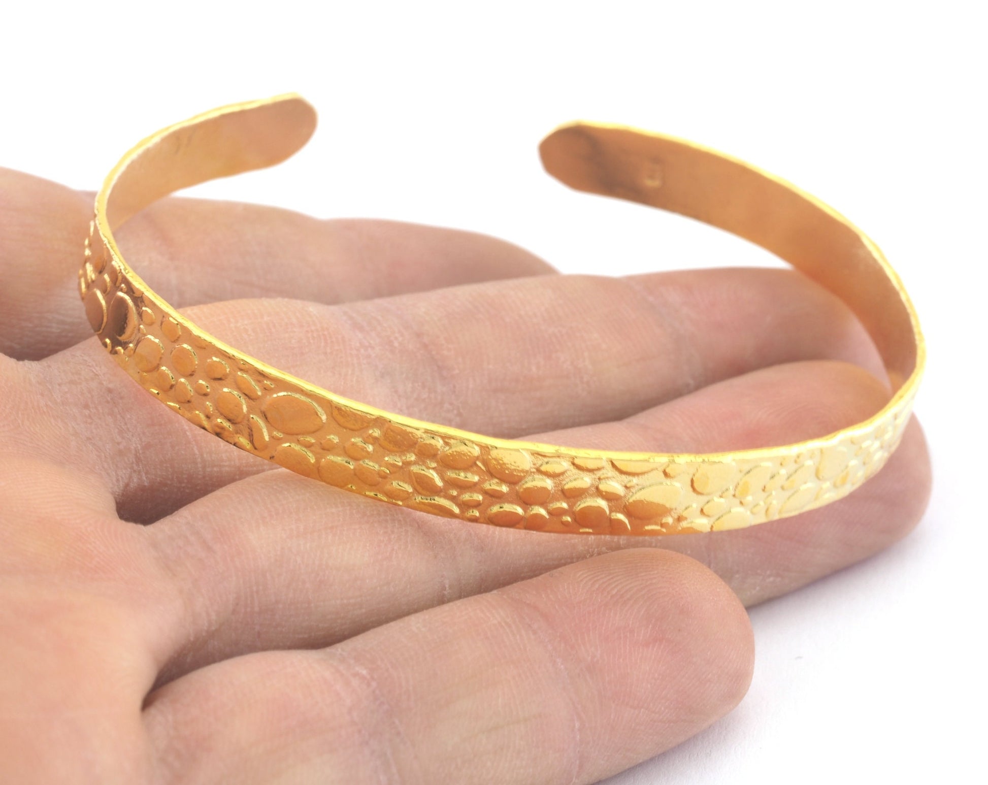 Textured Bracelet Shiny Gold Plated Brass Adjustable (68mm inner size - Adjustable ) OZ3182