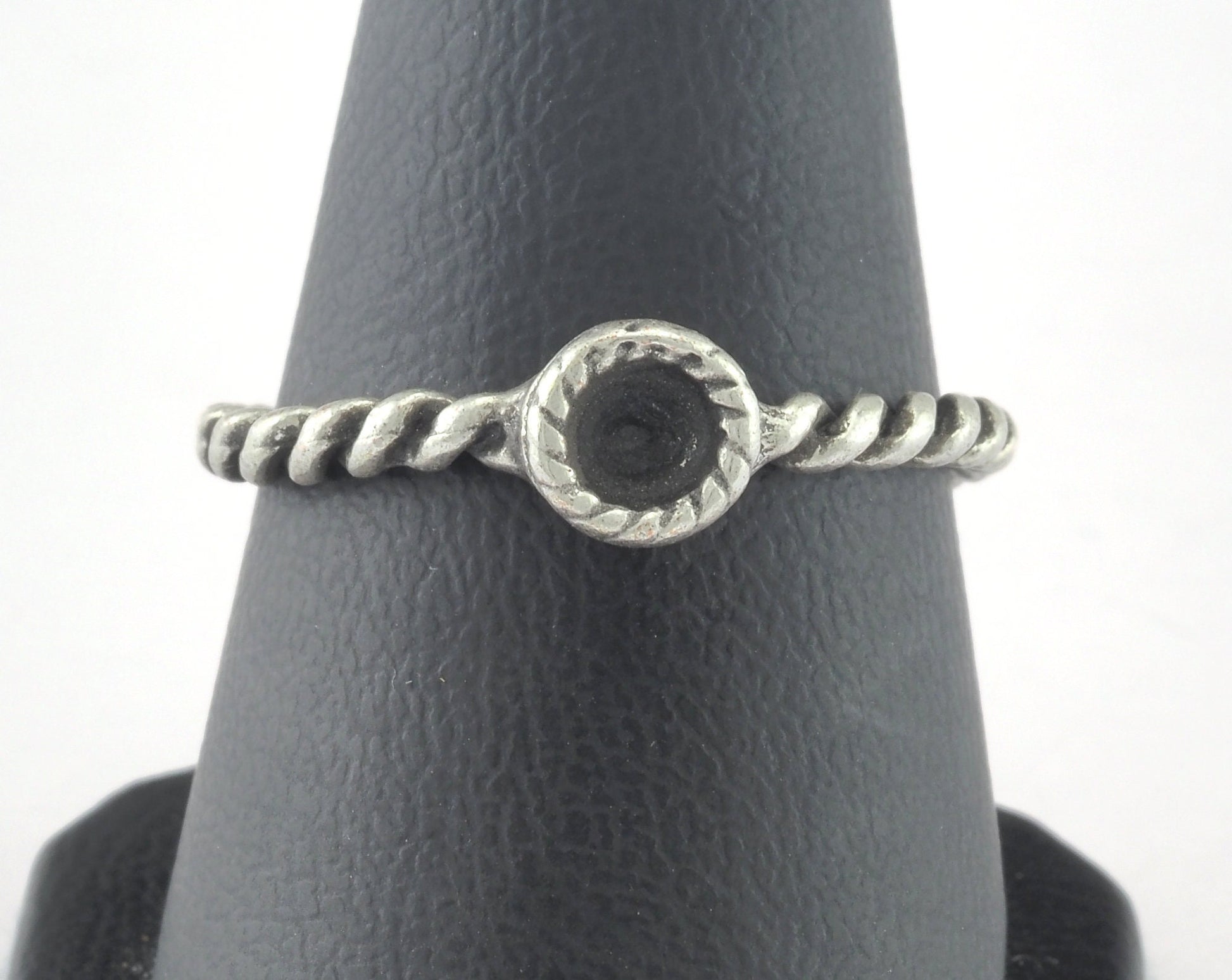 Ring Swirl Adjustable Ring Bezel - Antique Silver Plated brass (18.5mm 8.5US inner size - Adjustable ) OZ2714