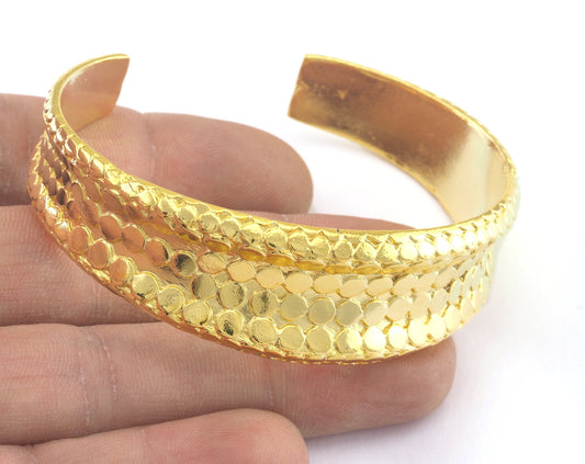 Dotted Shape Bracelet Shiny Gold Plated Brass (60mm inner size - Adjustable ) OZ3155