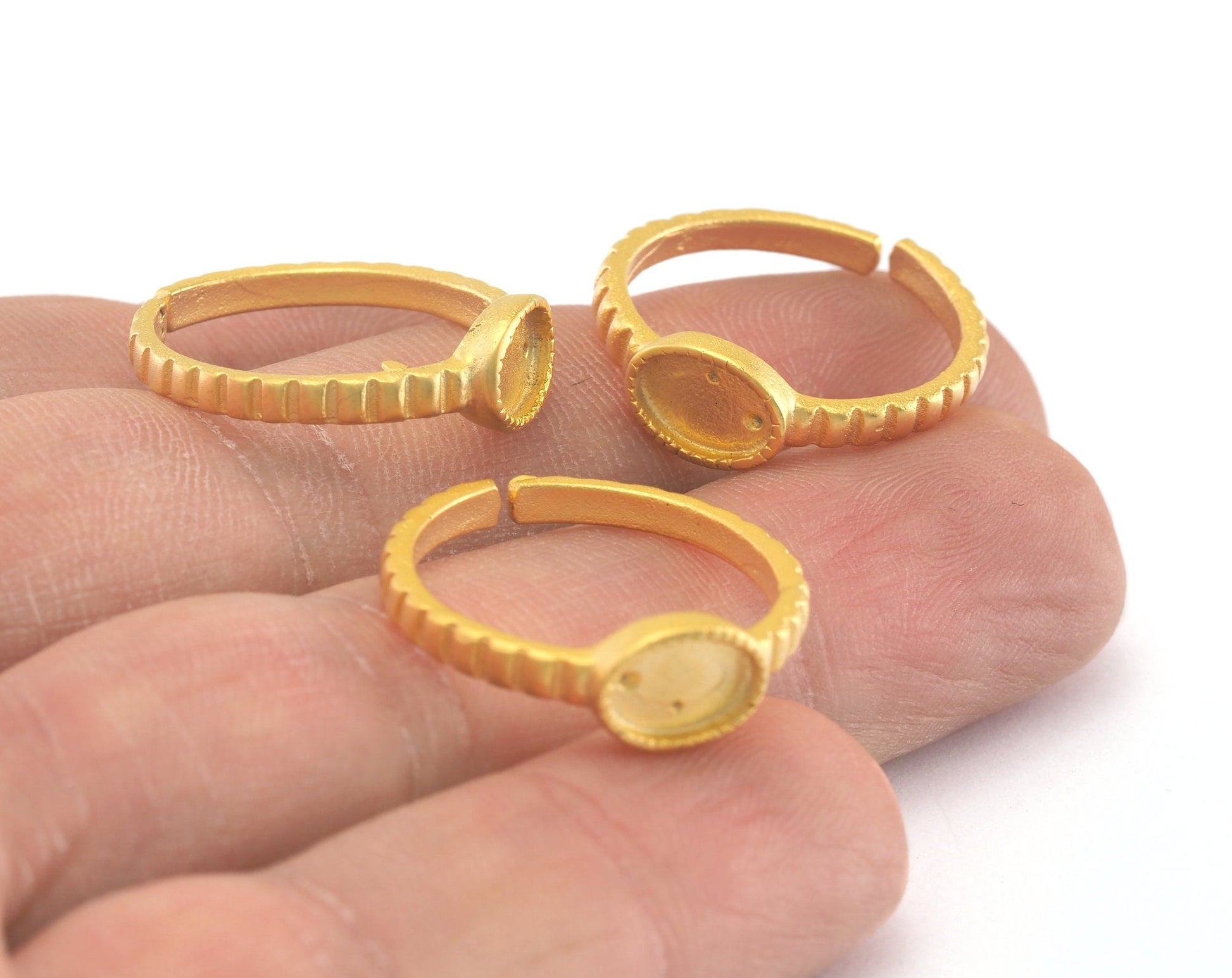 Ring Oval Adjustable Ring Bezel - Matte Gold Plated brass (17mm 7US inner size - Adjustable ) OZ3958