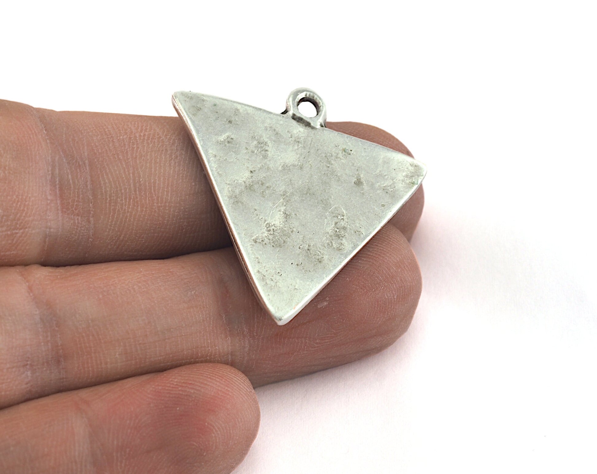 Triangle hammered 33mm antique silver plated alloy pendant charms 2673