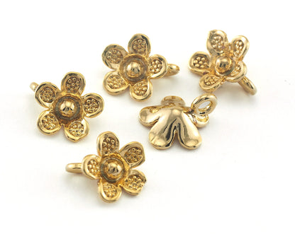 5 pcs 11mm Gold Plated Alloy finding tiny flower charm pendant 86