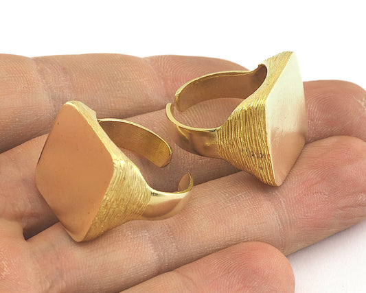 Signet Ring Streaked Square Blank - Raw brass (19mm 9US inner size - Adjustable ) OZ3645