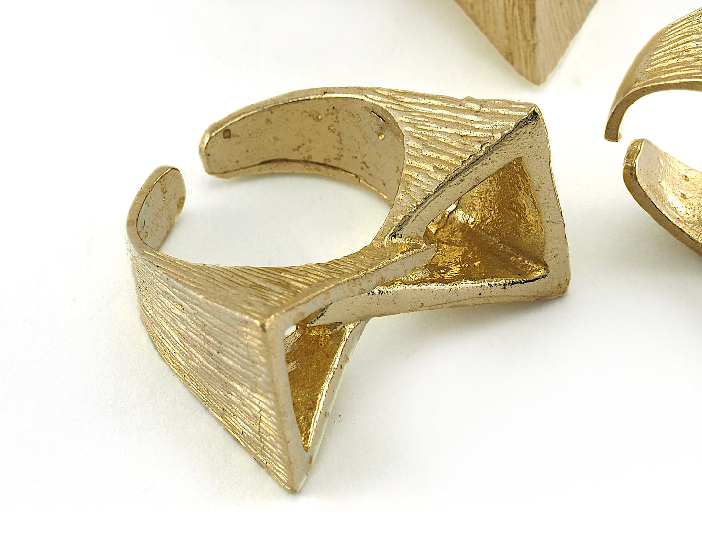 Adjustable Triangle Ring Raw brass (17mm 6.5US inner size) OZ3598