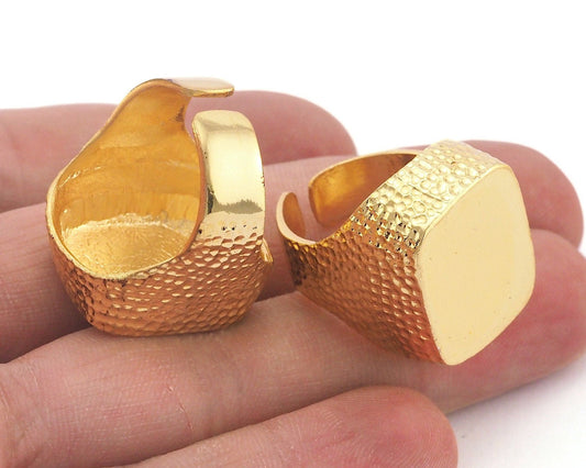Signet Ring Shiny Gold Plated Brass Hammered Ring Blank (18.5mm 8US inner size - Adjustable ) OZ564