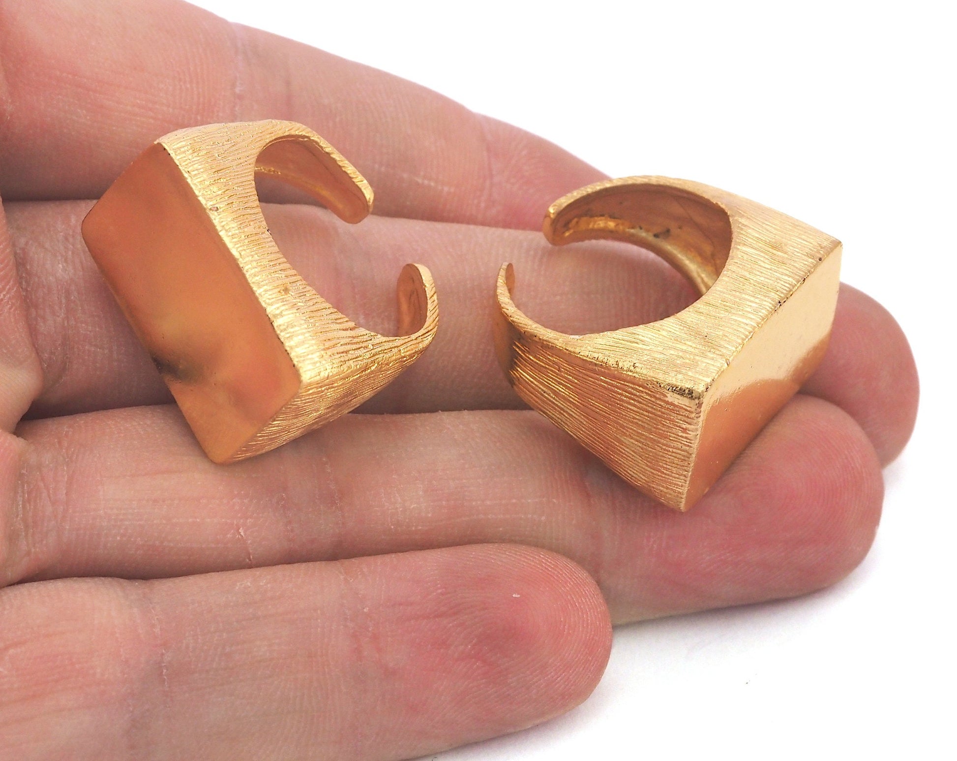 Signet Ring Rectangle Shiny Gold Plated Brass Ring Blank (17.5mm 7US inner size - Adjustable ) OZ3643