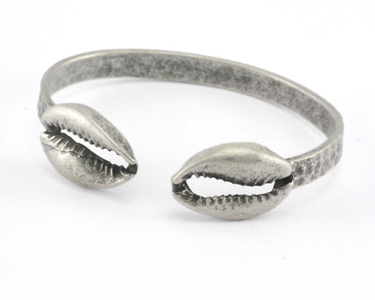 Hammered Cowrie Bracelet Adjustable 65mm Antique Silver Plated brass findings charms 2288