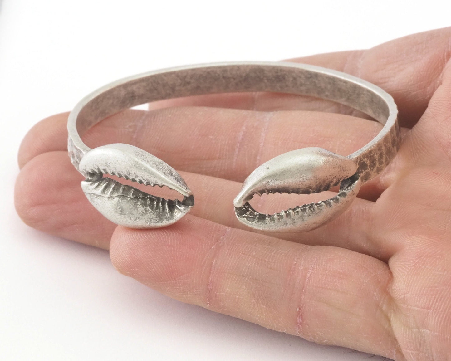 Hammered Cowrie Bracelet Adjustable 65mm Antique Silver Plated brass findings charms 2288