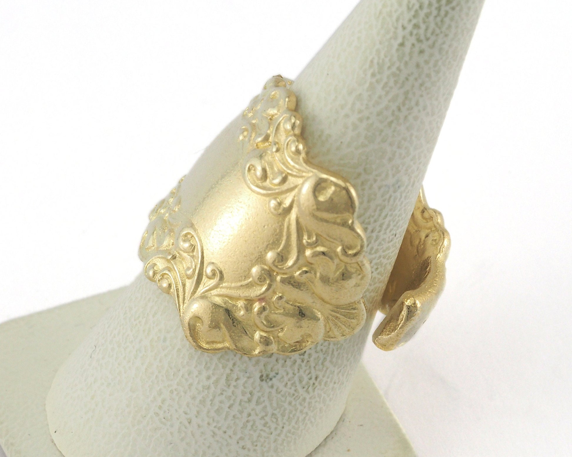 Spoon Ring Flower Patterned Adjustable Ring Raw Brass (17.5mm 7US inner size) OZ3901
